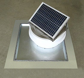 Solar pump on pan flashing for flat roofs